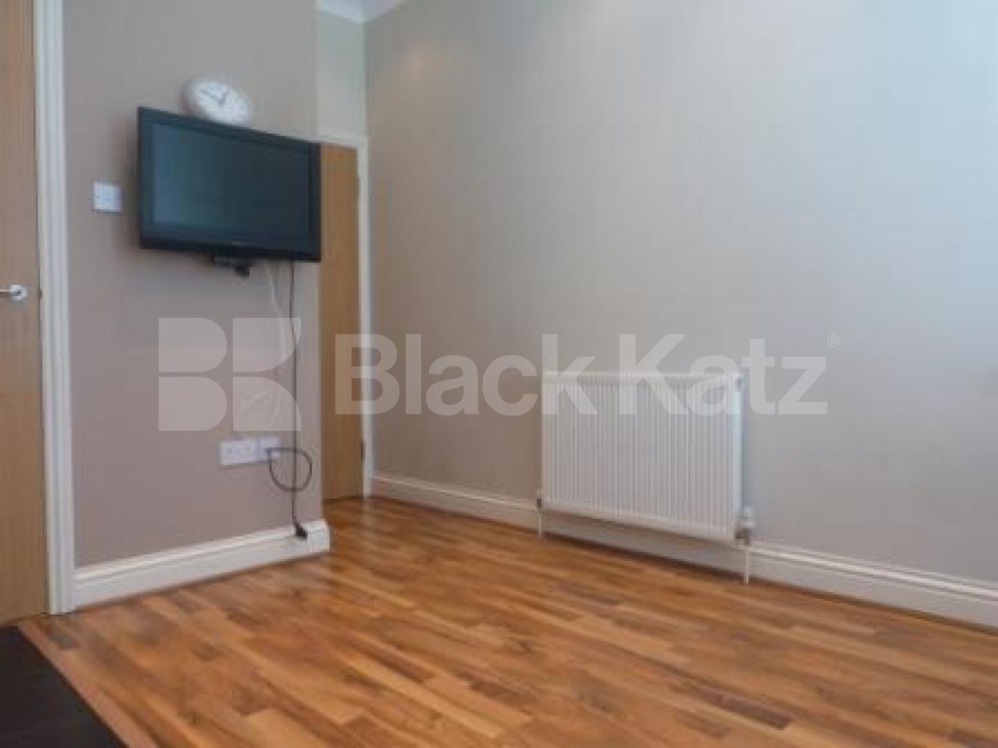 			Studio Apartment, 1 bath, 1 reception Flat			 Queens Avenue, MUSWELL HILL N10