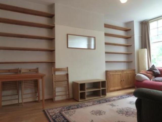 			2 Bedroom, 1 bath, 1 reception Flat			 Princess Parade, GOLDERS GREEN