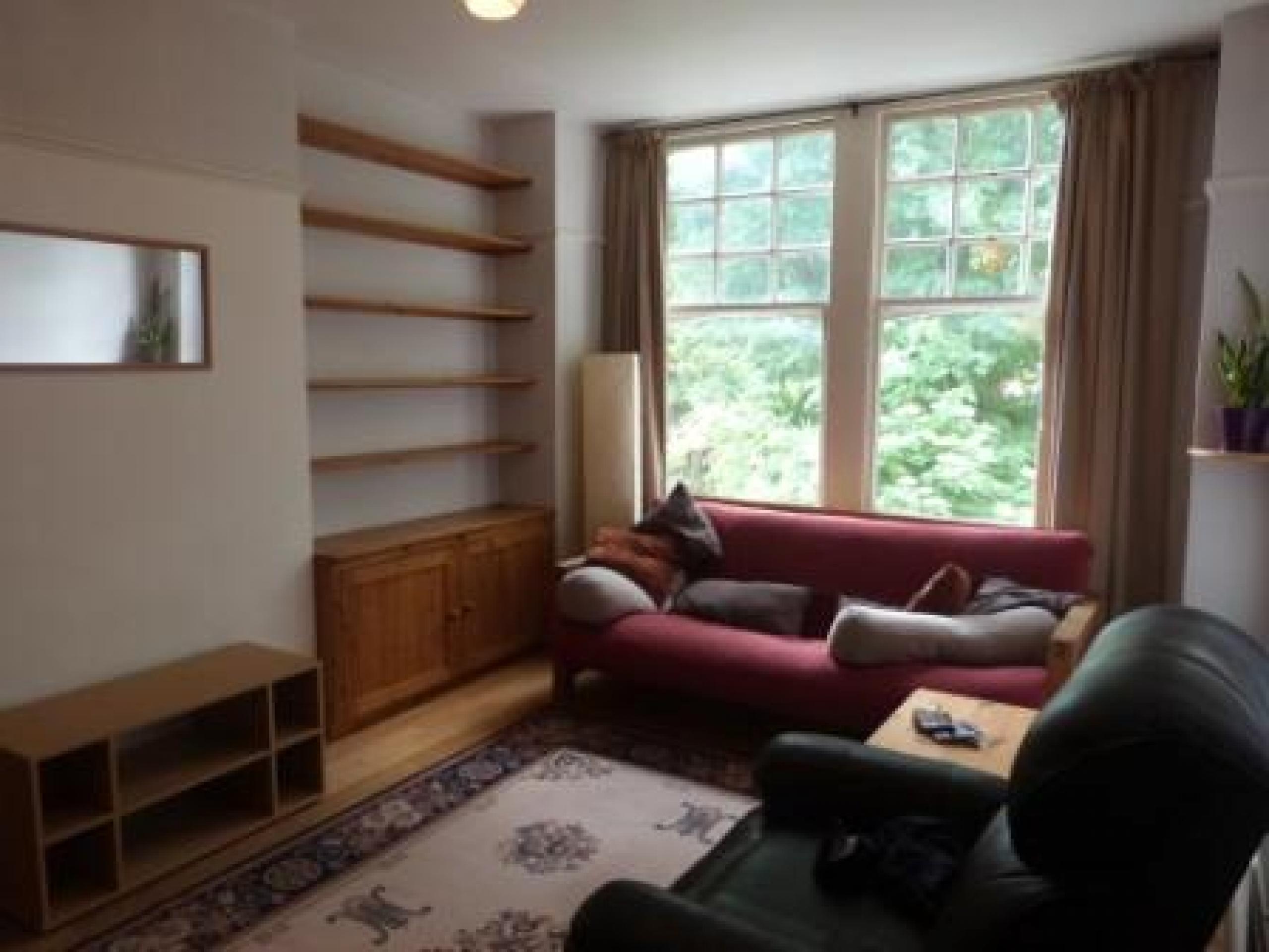 			2 Bedroom, 1 bath, 1 reception Flat			 Princess Parade, GOLDERS GREEN NW11