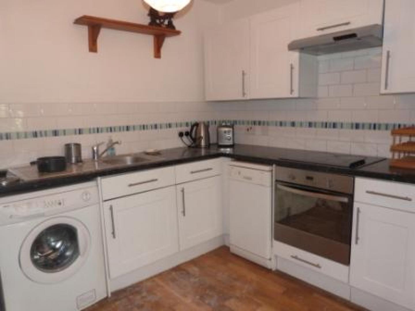 			2 Bedroom, 1 bath, 1 reception Flat			 Princess Parade, GOLDERS GREEN
