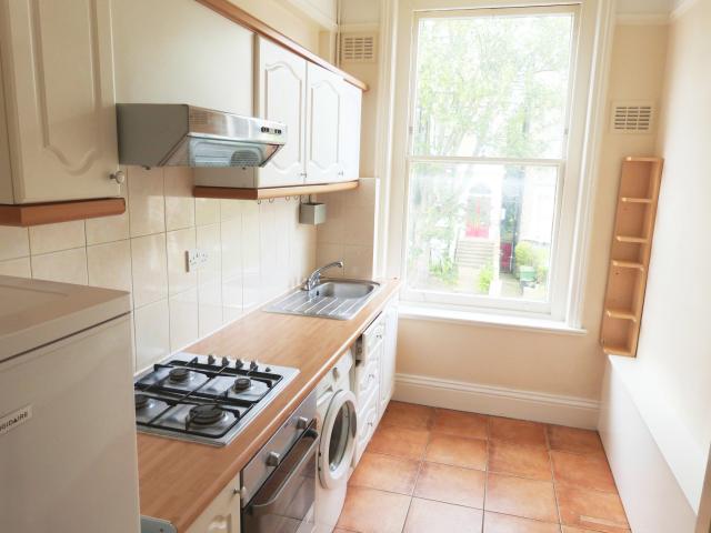 			UNDER OFFER , 2 Bedroom, 1 bath, 1 reception Flat			 Woodchurch Road, WEST HAMPSTEAD