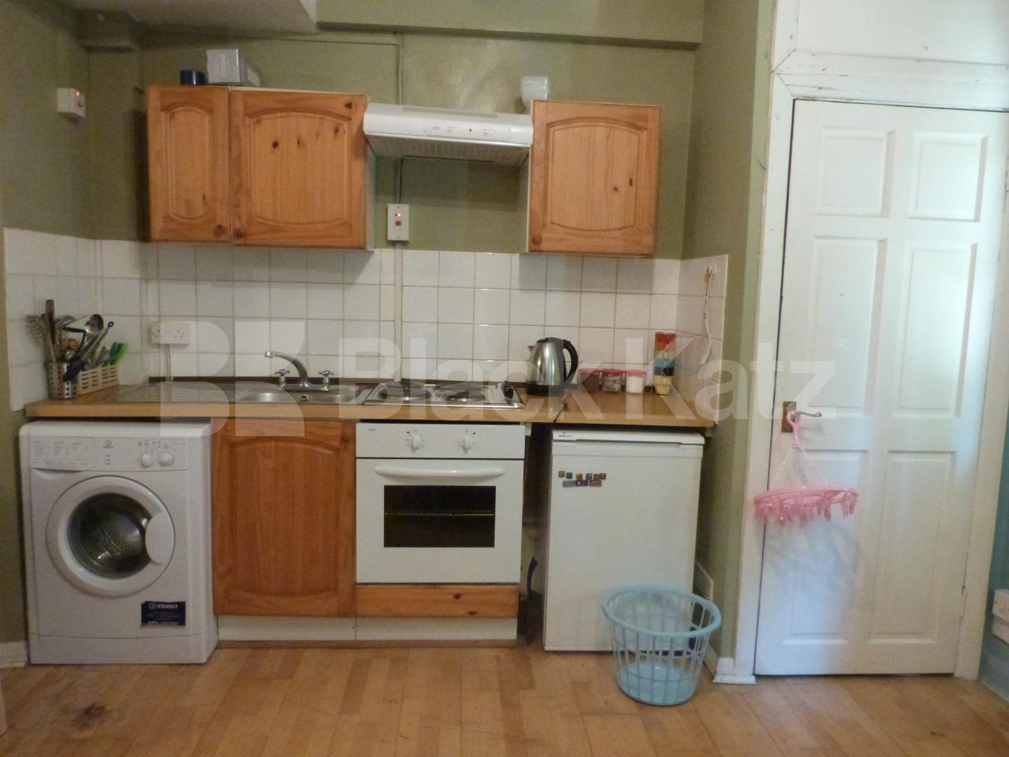 			Seconds from Muswell Hill Broadway!, Studio Apartment, 1 bath, 1 reception Flat			 Muswell Hill, MUSWELL HILL