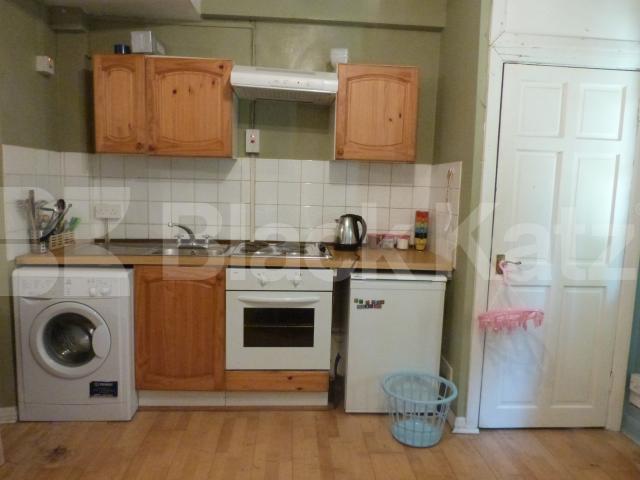 			Seconds from Muswell Hill Broadway!, Studio Apartment, 1 bath, 1 reception Flat			 Muswell Hill, MUSWELL HILL