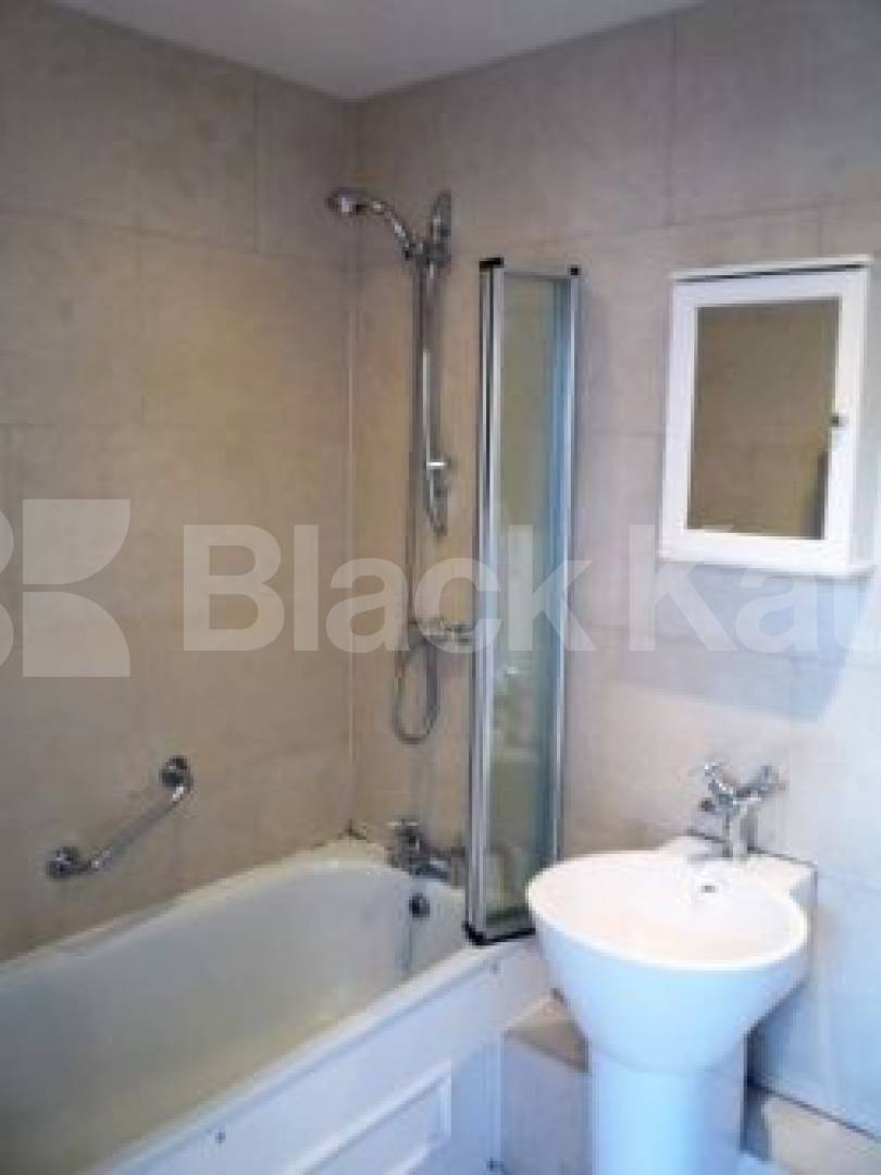 			Let!, 3 Bedroom, 1 bath, 1 reception Mews House			 Park Mews, CROUCH END