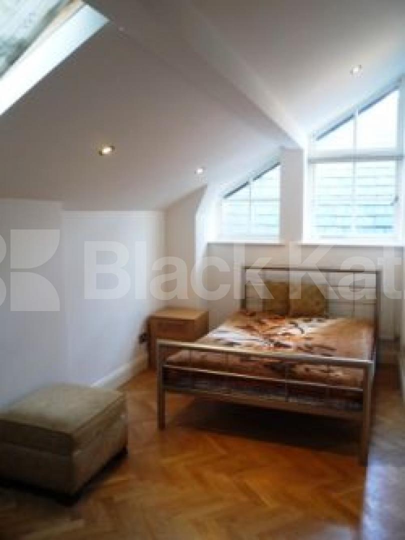 			Let!, 3 Bedroom, 1 bath, 1 reception Mews House			 Park Mews, CROUCH END