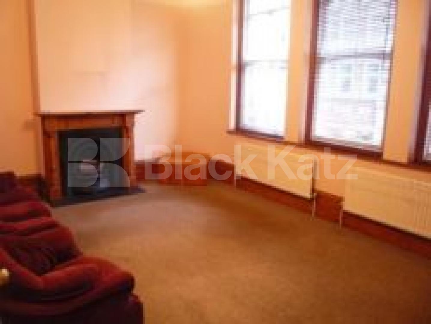 			Massive flat on the broadway!, 4 Bedroom, 1 bath, 1 reception Flat			 Muswell Hill Broadway, MUSWELL HILL