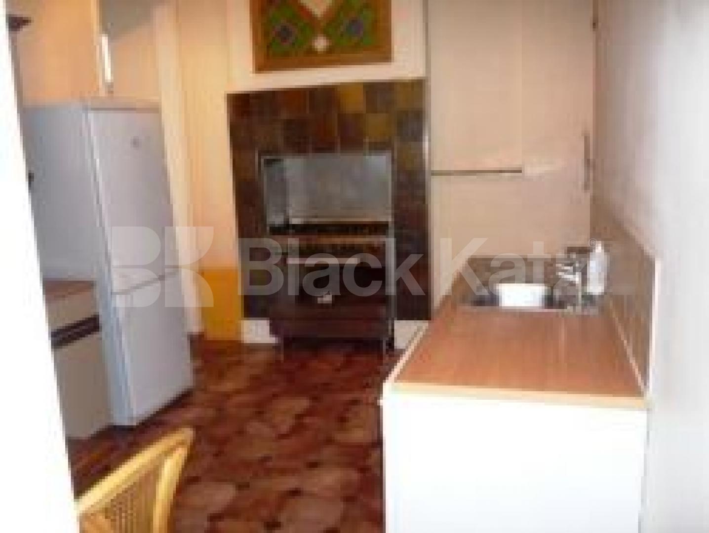 			Massive flat on the broadway!, 4 Bedroom, 1 bath, 1 reception Flat			 Muswell Hill Broadway, MUSWELL HILL