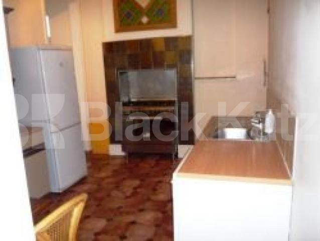 			Massive flat on the broadway!, 4 Bedroom, 1 bath, 1 reception Flat			 Muswell Hill Broadway, MUSWELL HILL