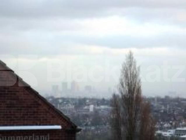 			Massive flat on the broadway!, 4 Bedroom, 1 bath, 1 reception Flat			 Muswell Hill Broadway, MUSWELL HILL