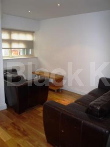 			LET!, 1 Bedroom, 1 bath, 1 reception Mews House			 Park Mews, CROUCH END