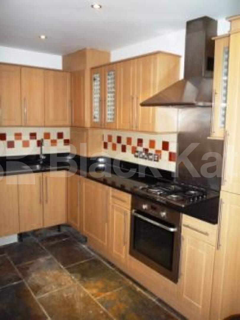 			LET!, 1 Bedroom, 1 bath, 1 reception Mews House			 Park Mews, CROUCH END