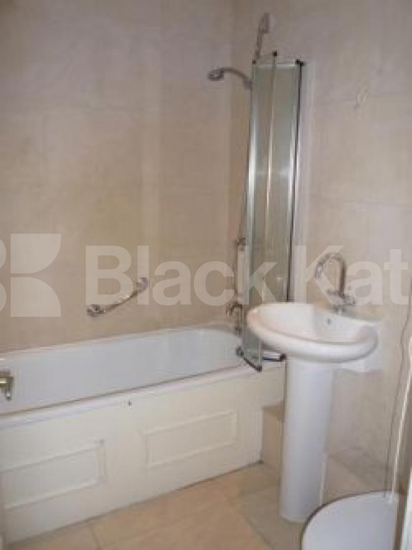 			LET!, 1 Bedroom, 1 bath, 1 reception Mews House			 Park Mews, CROUCH END