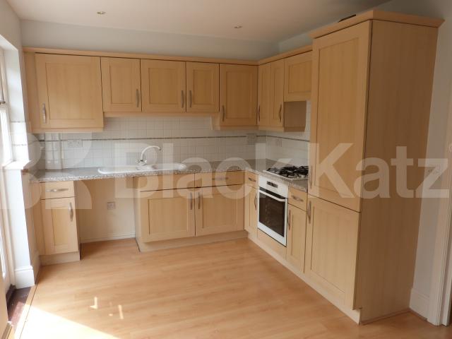 			4 Bedroom, 1 bath, 1 reception House			 Osier Crescent, MUSWELL HILL