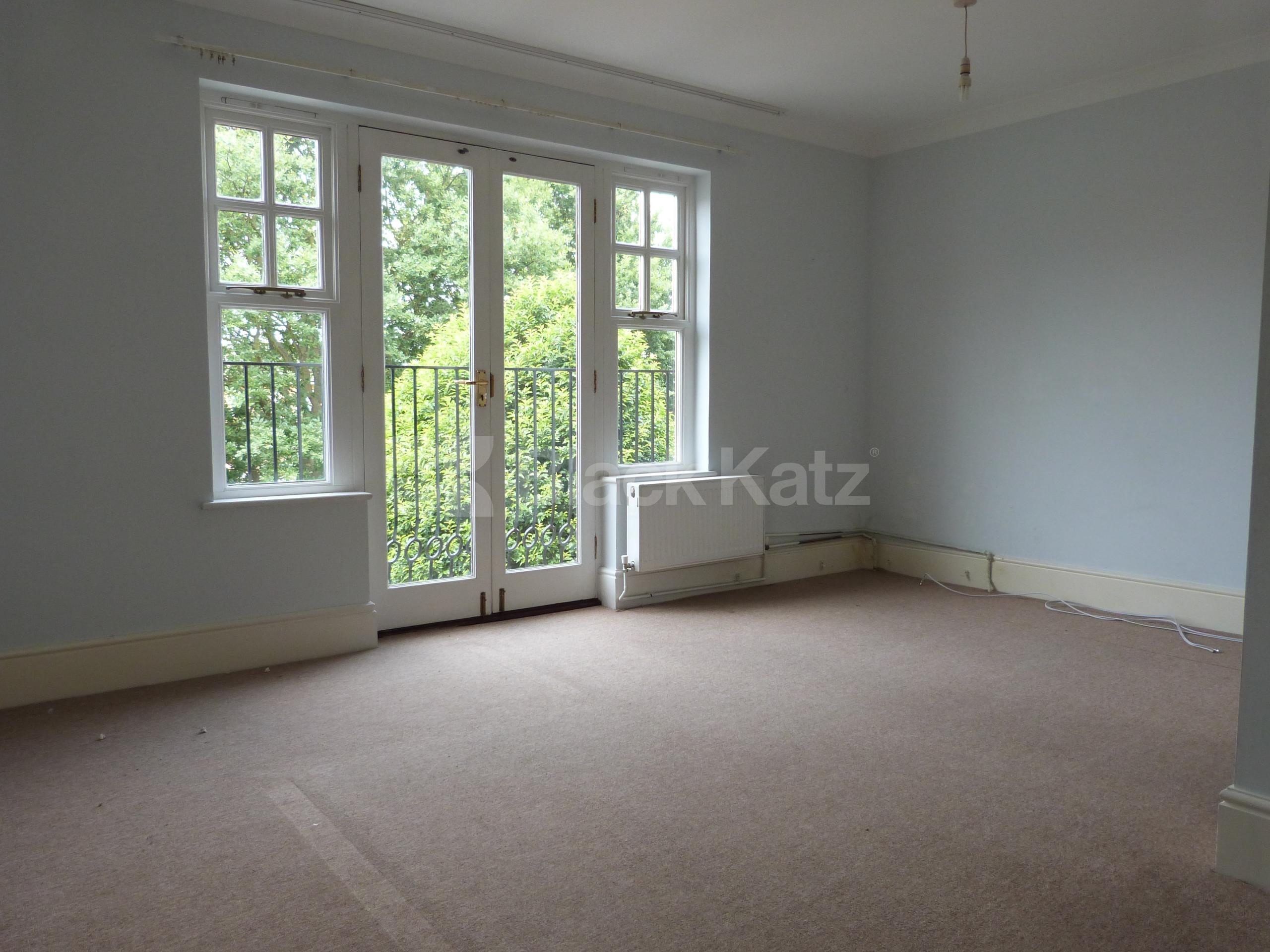 			4 Bedroom, 1 bath, 1 reception House			 Osier Crescent, MUSWELL HILL N10