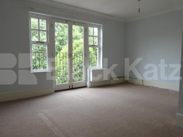 			4 Bedroom, 1 bath, 1 reception House			 Osier Crescent, MUSWELL HILL