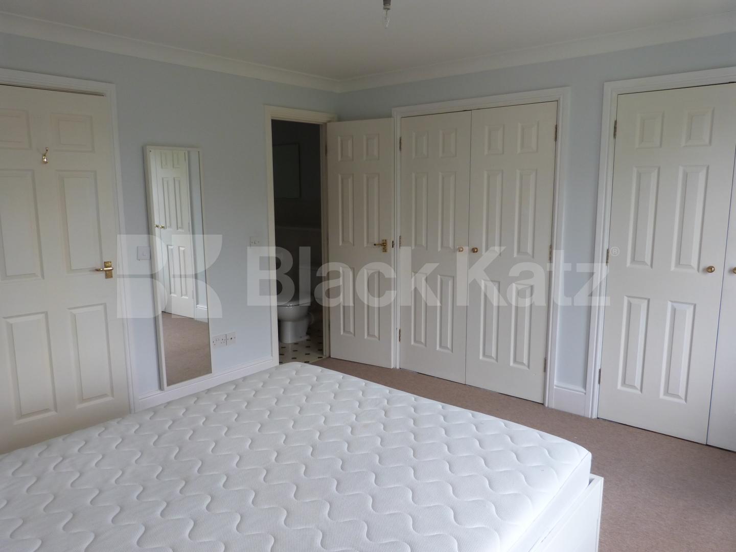 			4 Bedroom, 1 bath, 1 reception House			 Osier Crescent, MUSWELL HILL