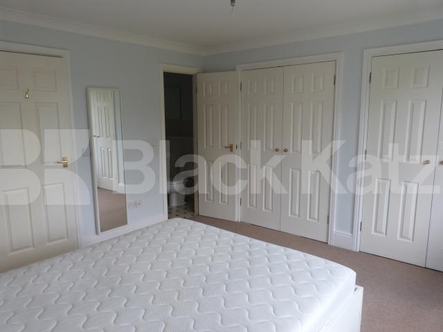 			4 Bedroom, 1 bath, 1 reception House			 Osier Crescent, MUSWELL HILL