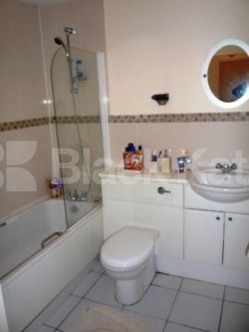 			2 Bedroom, 1 bath, 1 reception Flat			 North Point, CROUCH END