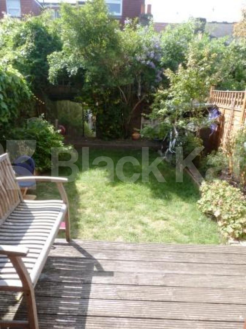 			5 Bedroom, 1 bath, 1 reception House			 North View Road, Hornsey