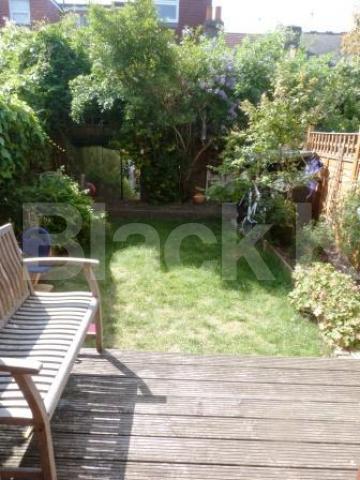 			5 Bedroom, 1 bath, 1 reception House			 North View Road, Hornsey