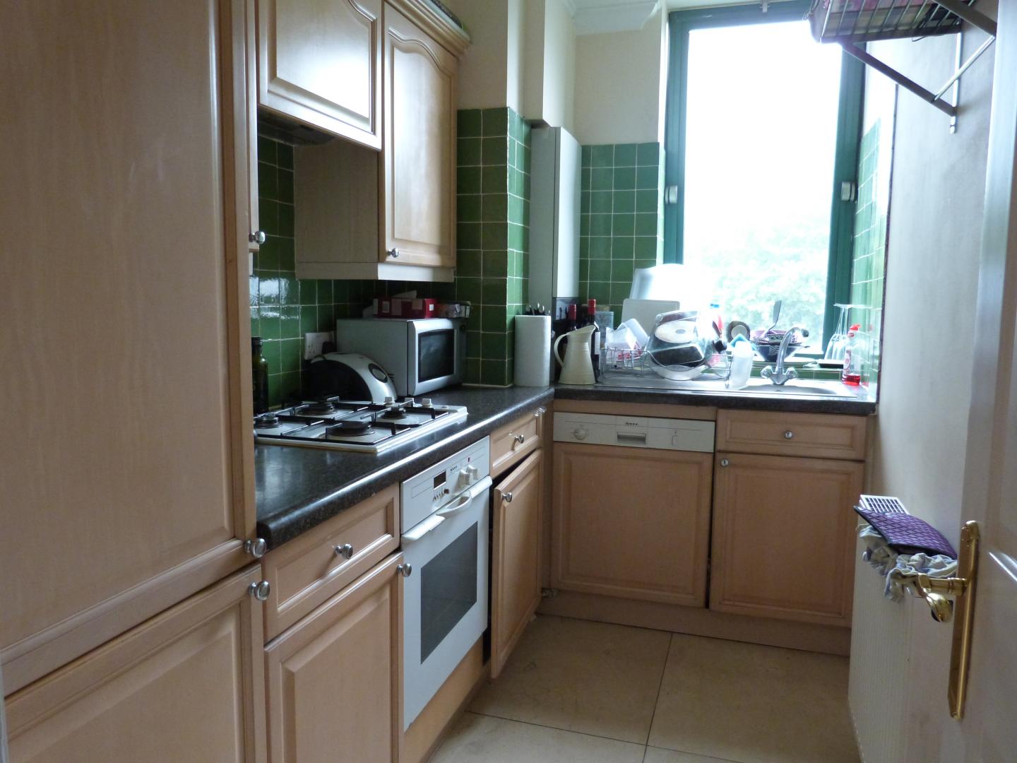 			Includes swimming pool and gym!, 2 Bedroom, 1 bath, 1 reception Flat			 Jubilee Heights, KILBURN
