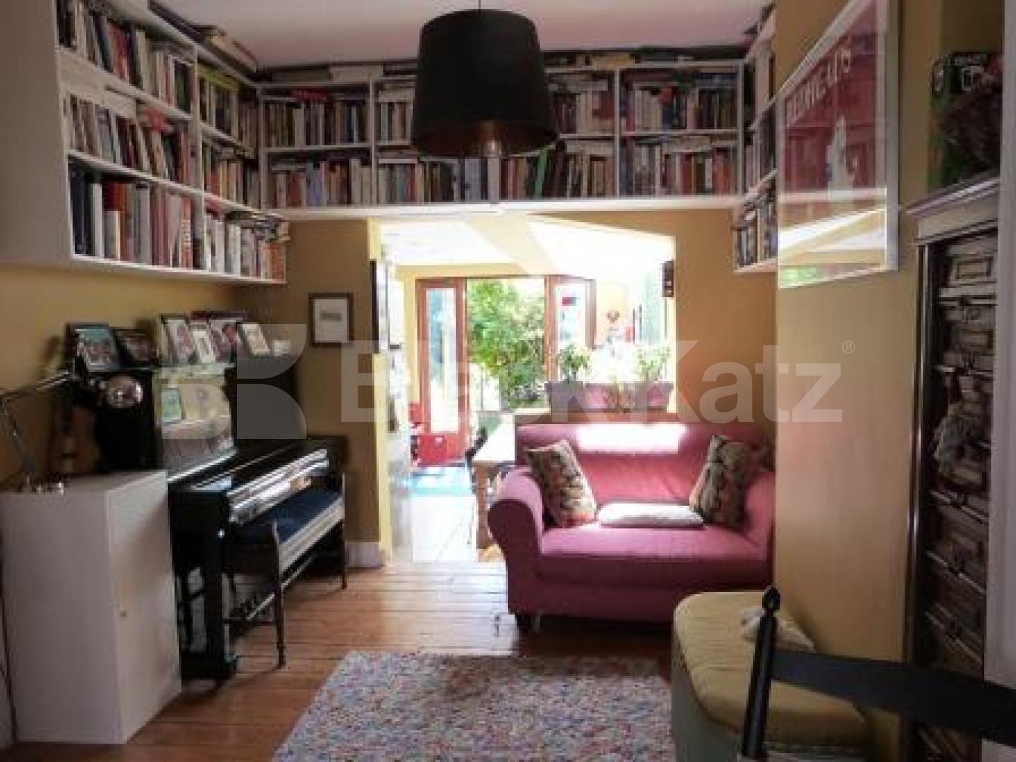 			5 Bedroom, 1 bath, 1 reception House			 North View Road, Hornsey