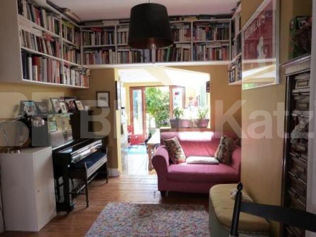 			5 Bedroom, 1 bath, 1 reception House			 North View Road, Hornsey