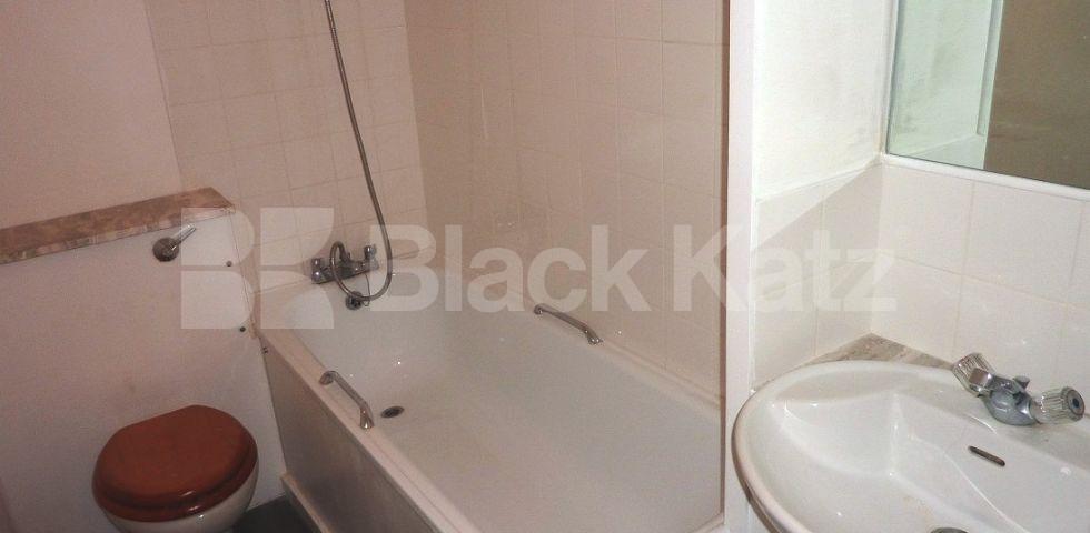 			LARGE STUDIO!, Studio Apartment, 1 bath, 1 reception Flat			 Sutherland Avenue, MAIDA VALE