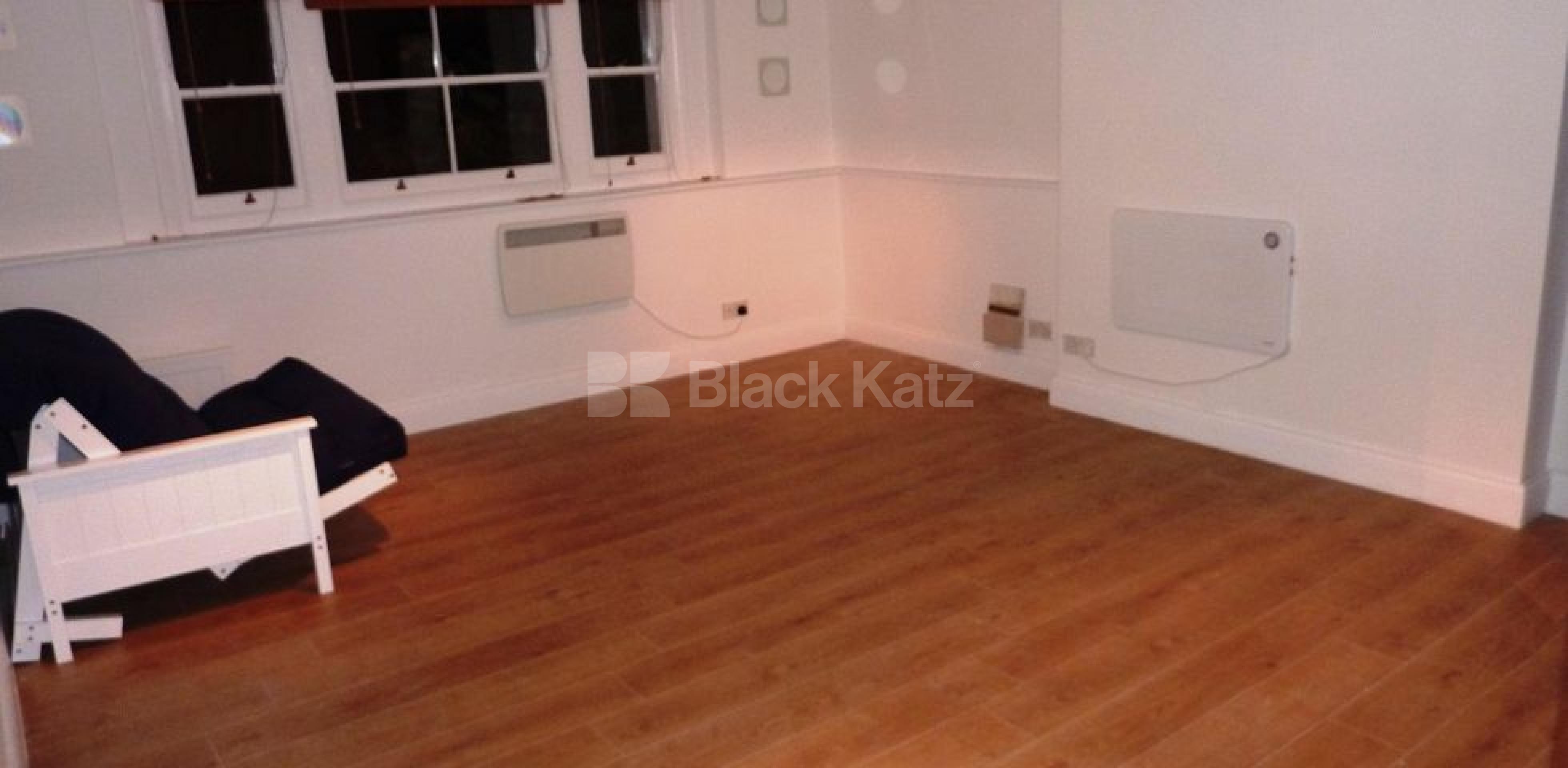 			LARGE STUDIO!, Studio Apartment, 1 bath, 1 reception Flat			 Sutherland Avenue, MAIDA VALE W9