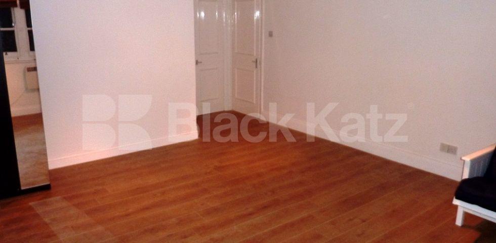 			LARGE STUDIO!, Studio Apartment, 1 bath, 1 reception Flat			 Sutherland Avenue, MAIDA VALE