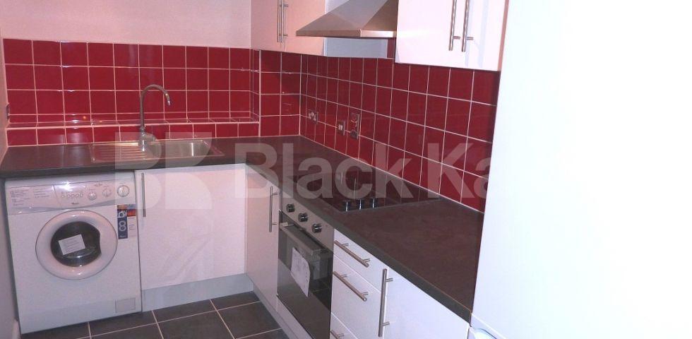 			LARGE STUDIO!, Studio Apartment, 1 bath, 1 reception Flat			 Sutherland Avenue, MAIDA VALE