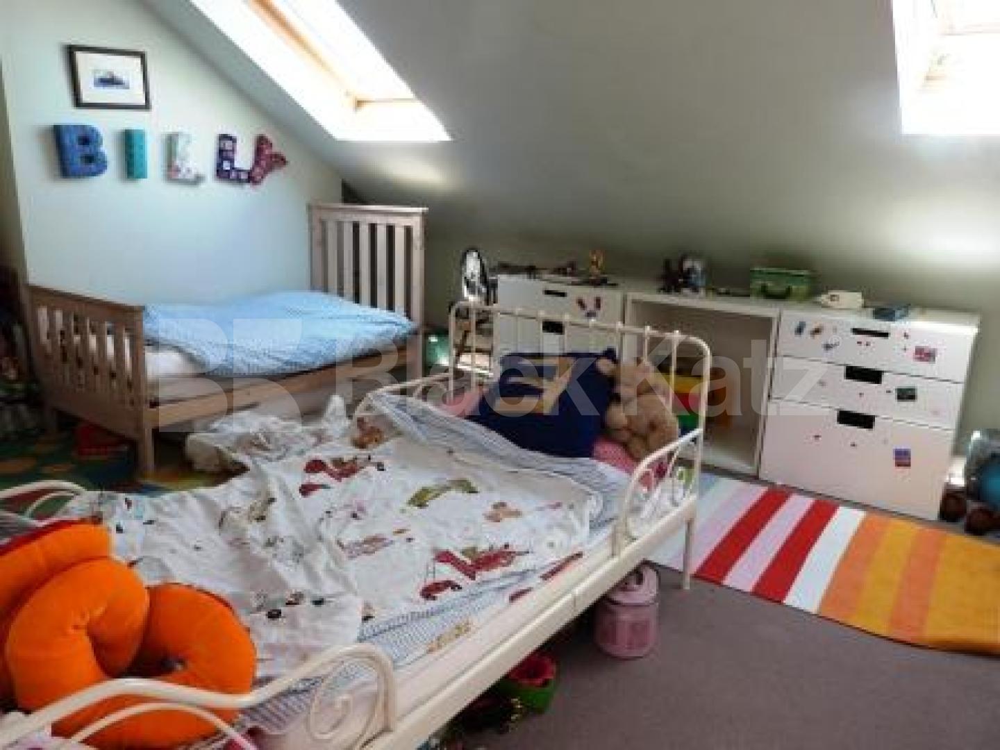 			5 Bedroom, 1 bath, 1 reception House			 North View Road, Hornsey