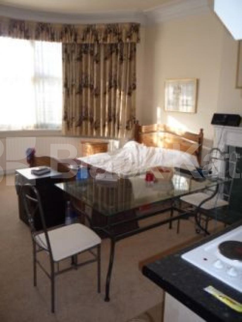 			GREAT STUDIO! INCLUDING ALL BILLS!, Studio Apartment, 1 bath, 1 reception Studio			 Great North Road, HIGHGATE