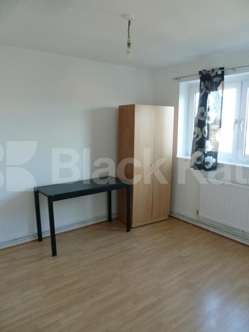 			New Instruction, 3 Bedroom, 1 bath, 1 reception Flat			 Key Close, BETHNAL GREEN/ WHITECHAPEL