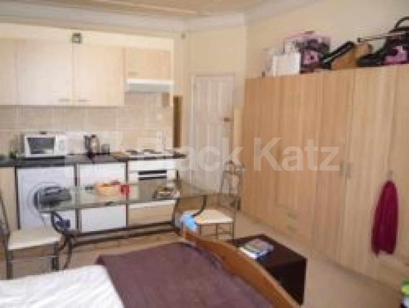 			GREAT STUDIO! INCLUDING ALL BILLS!, Studio Apartment, 1 bath, 1 reception Studio			 Great North Road, HIGHGATE