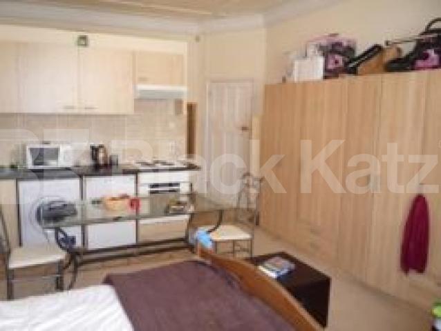 			GREAT STUDIO! INCLUDING ALL BILLS!, Studio Apartment, 1 bath, 1 reception Studio			 Great North Road, HIGHGATE