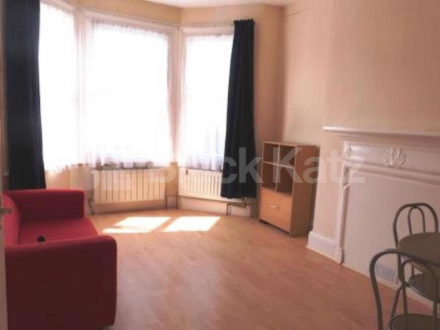 			1 Bedroom, 1 bath, 1 reception Flat			 Northcott Avenue, Bounds Green