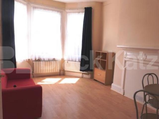 			1 Bedroom, 1 bath, 1 reception Flat			 Northcott Avenue, Bounds Green