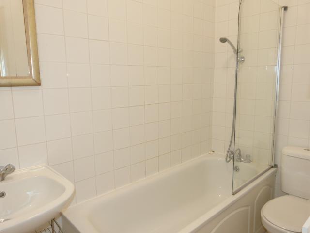 			Private Garden, 2 Bedroom, 1 bath, 1 reception Flat			 Keslake Road, QUEENS PARK