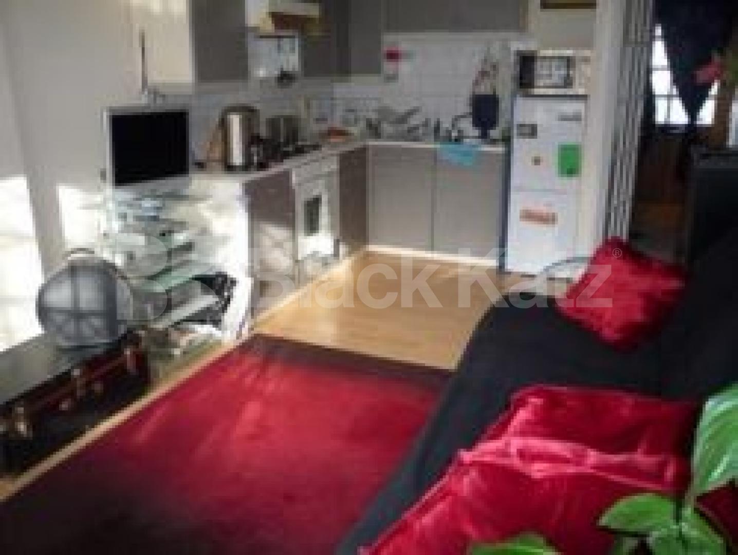 			Only 1 month's deposit instead of 6 weeks!!!, 1 Bedroom, 1 bath, 1 reception Maisonette			 Archway Road, HIGHGATE