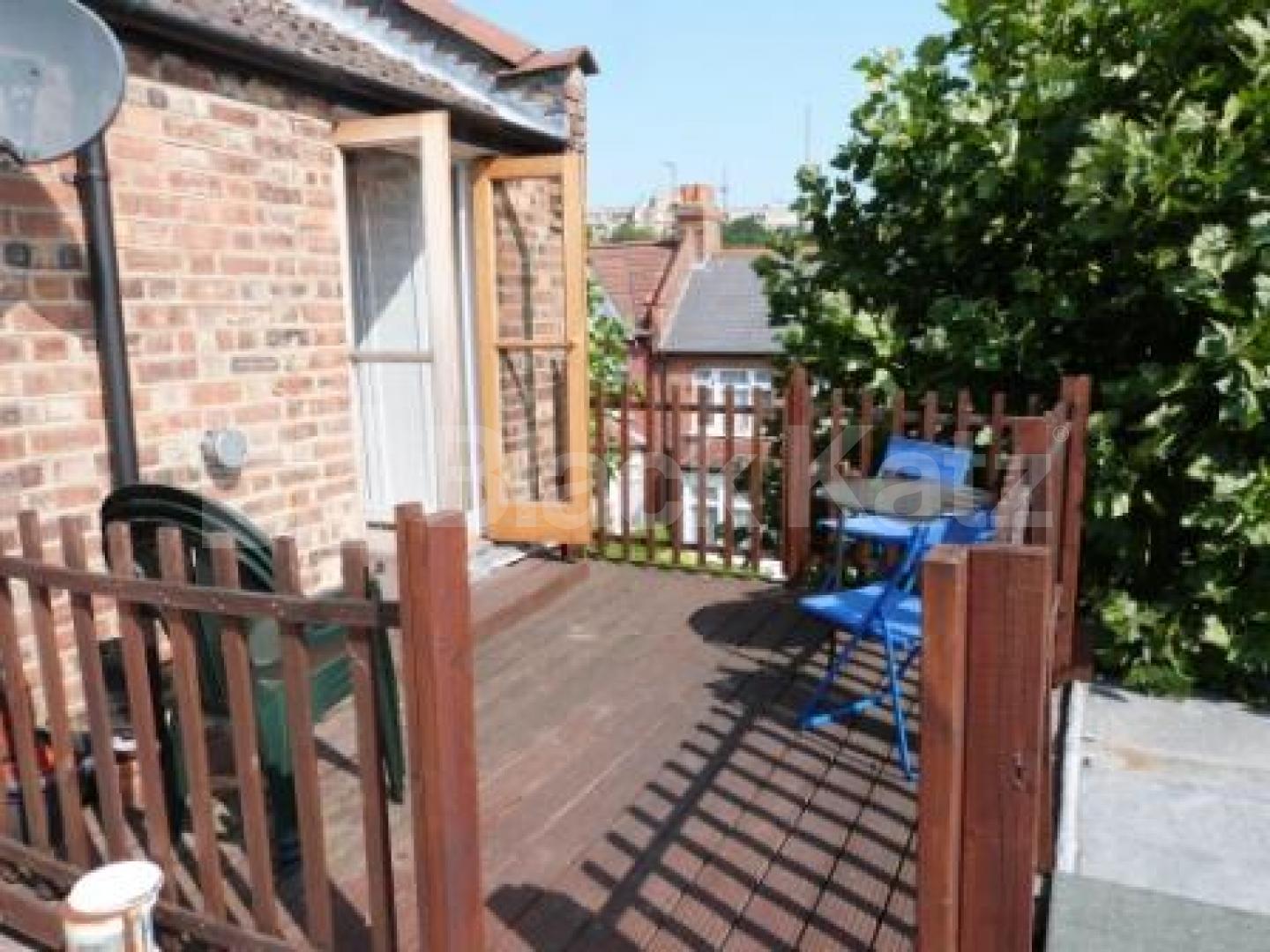 			2 Bedroom, 1 bath, 1 reception Flat			 Priory Avenue, CROUCH END