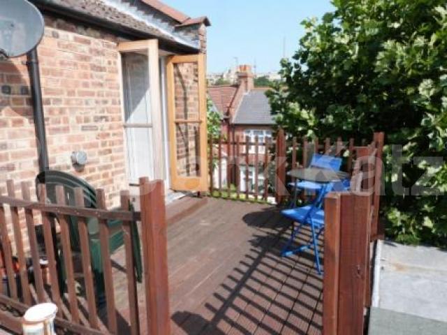 			2 Bedroom, 1 bath, 1 reception Flat			 Priory Avenue, CROUCH END