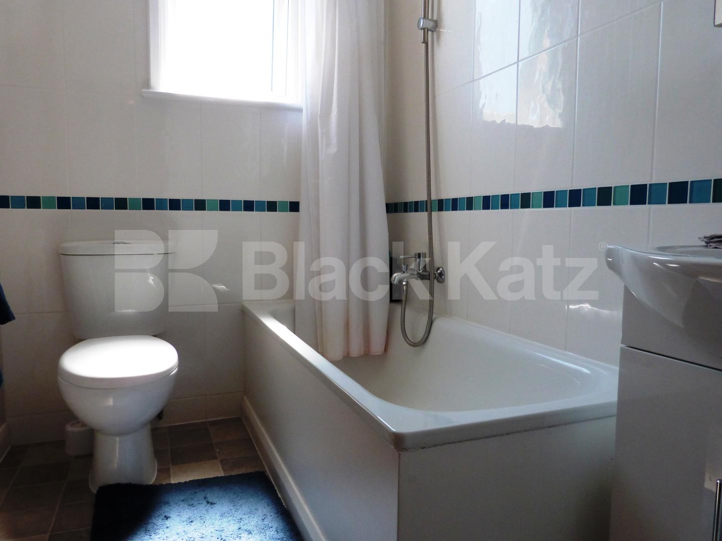 			Studio Apartment, 1 bath, 1 reception Studio			 Donovan Avenue, Muswell Hill