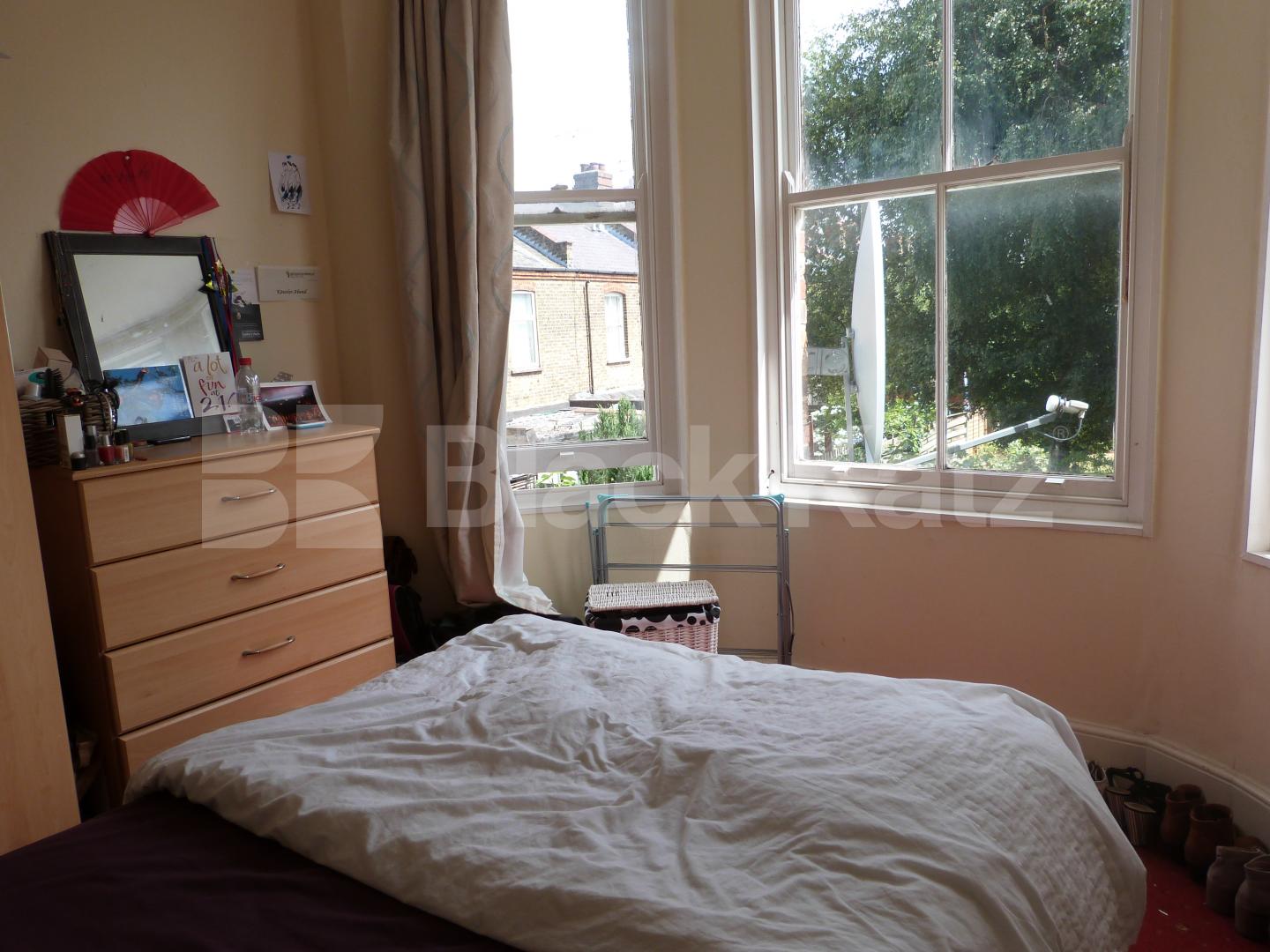 			3 Bedroom, 1 bath, 1 reception Flat			 Meads Road, TURNPIKE LANE