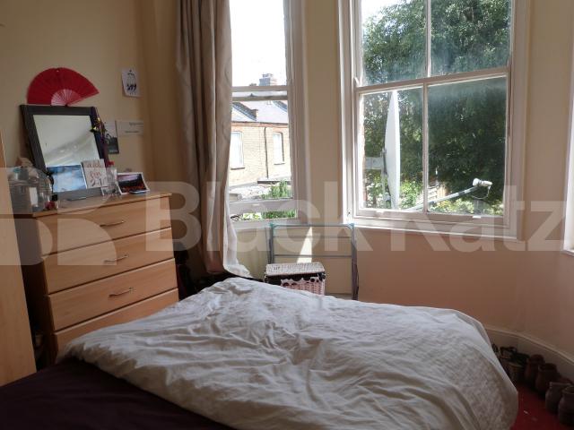 			3 Bedroom, 1 bath, 1 reception Flat			 Meads Road, TURNPIKE LANE