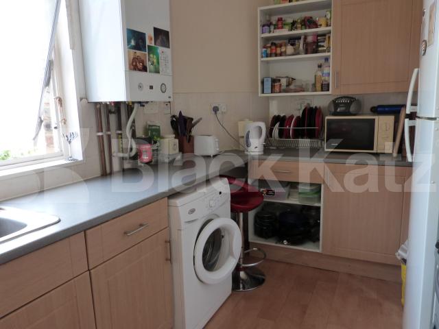			3 Bedroom, 1 bath, 1 reception Flat			 Meads Road, TURNPIKE LANE