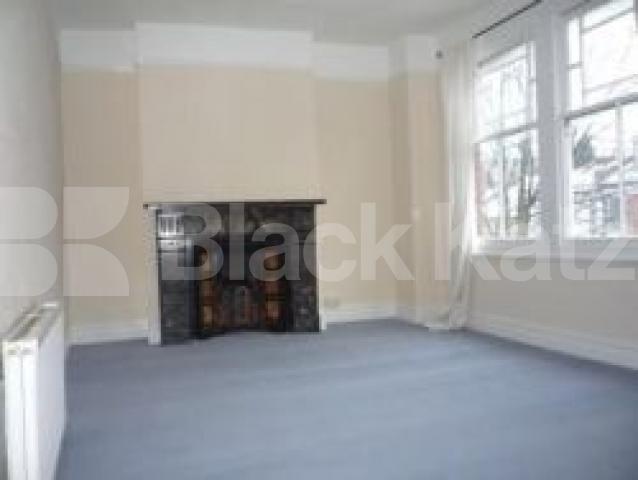 			GREAT LOCATION!, 3 Bedroom, 1 bath, 1 reception Flat			 Alexandra Gardens, MUSWELL HILL