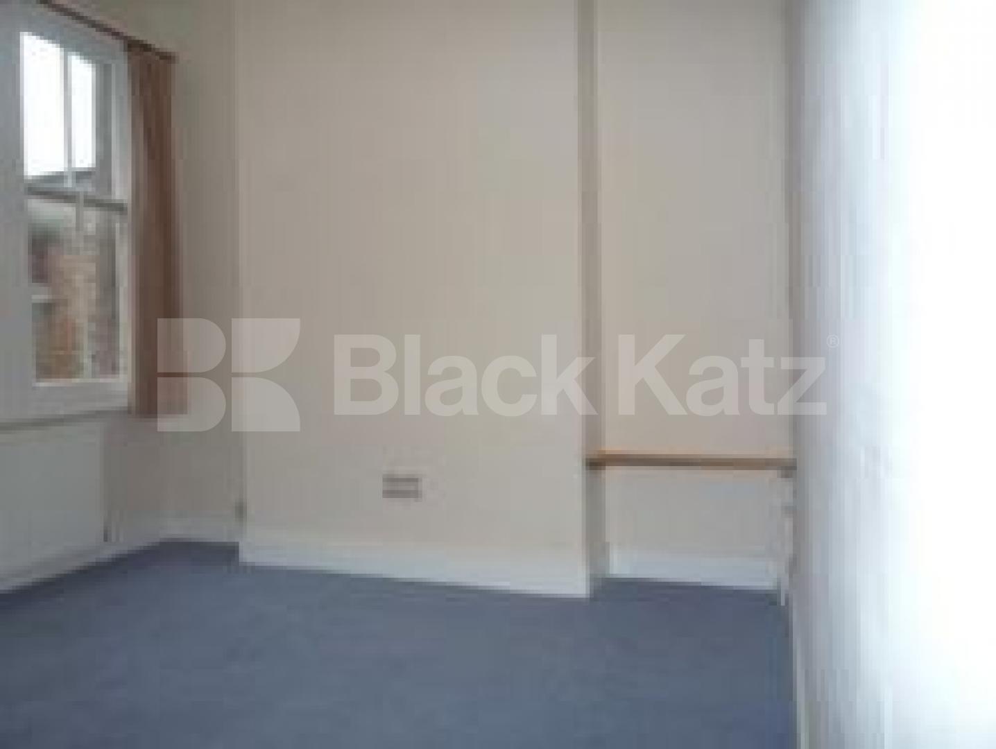 			GREAT LOCATION!, 3 Bedroom, 1 bath, 1 reception Flat			 Alexandra Gardens, MUSWELL HILL