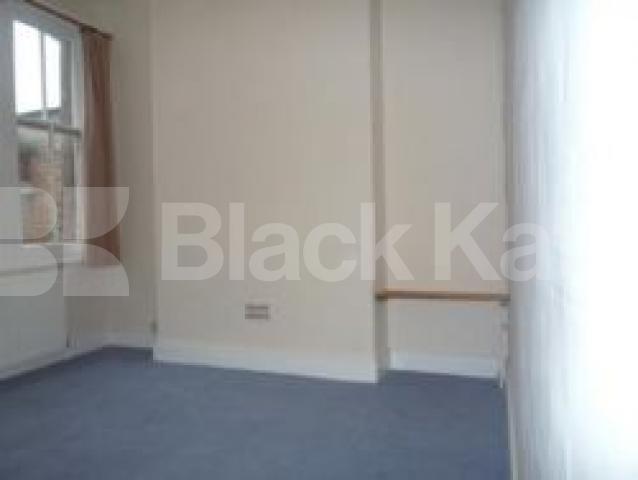 			GREAT LOCATION!, 3 Bedroom, 1 bath, 1 reception Flat			 Alexandra Gardens, MUSWELL HILL