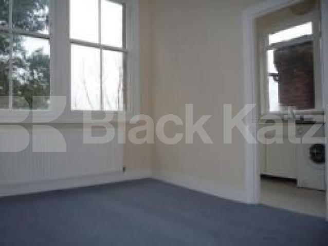 			GREAT LOCATION!, 3 Bedroom, 1 bath, 1 reception Flat			 Alexandra Gardens, MUSWELL HILL